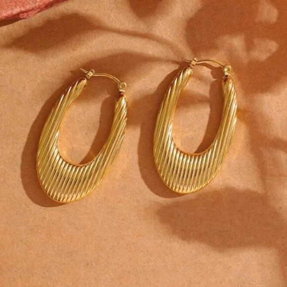 ⭐️ NEW Gold Textured Long Oval Hoop Earrings - Picture 6 of 12